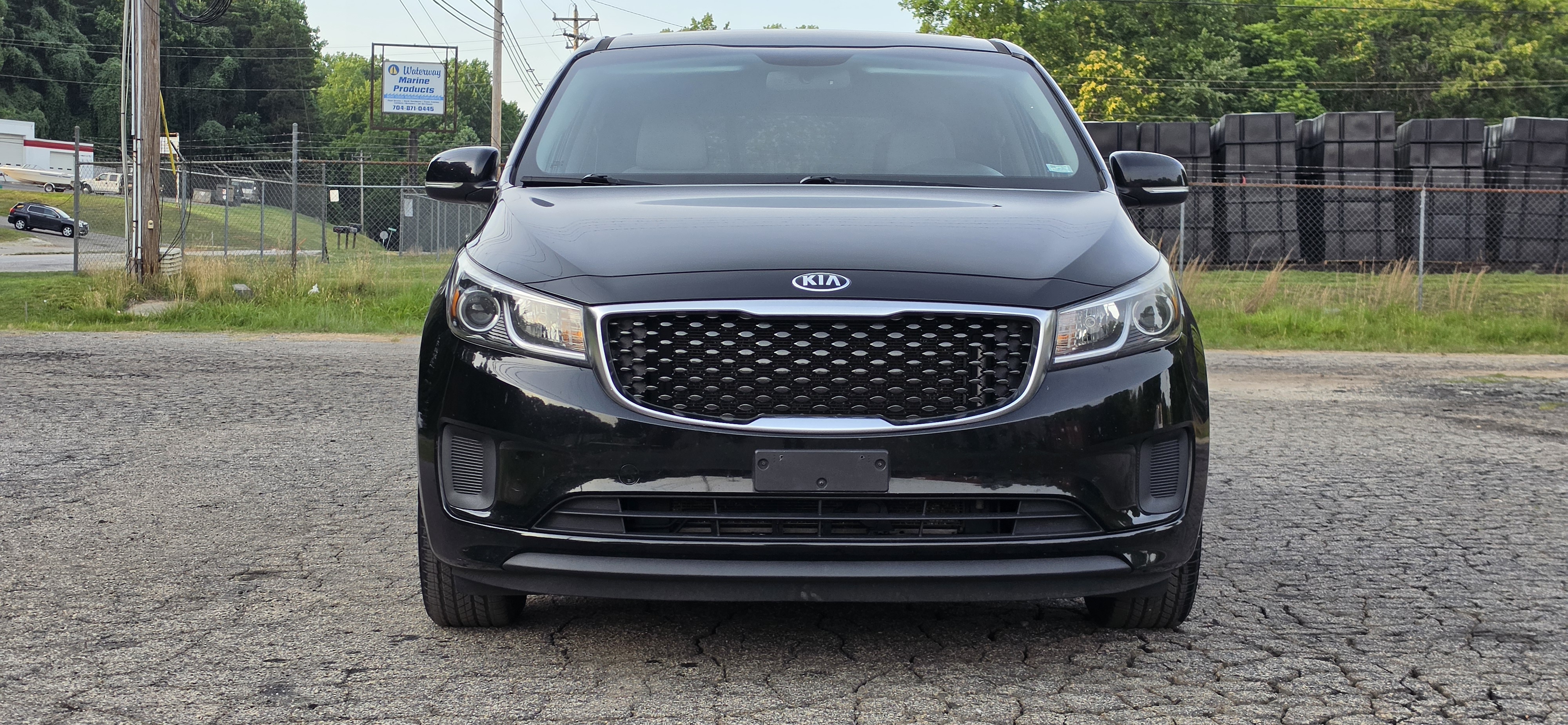 2016 Kia Sedona photo 2