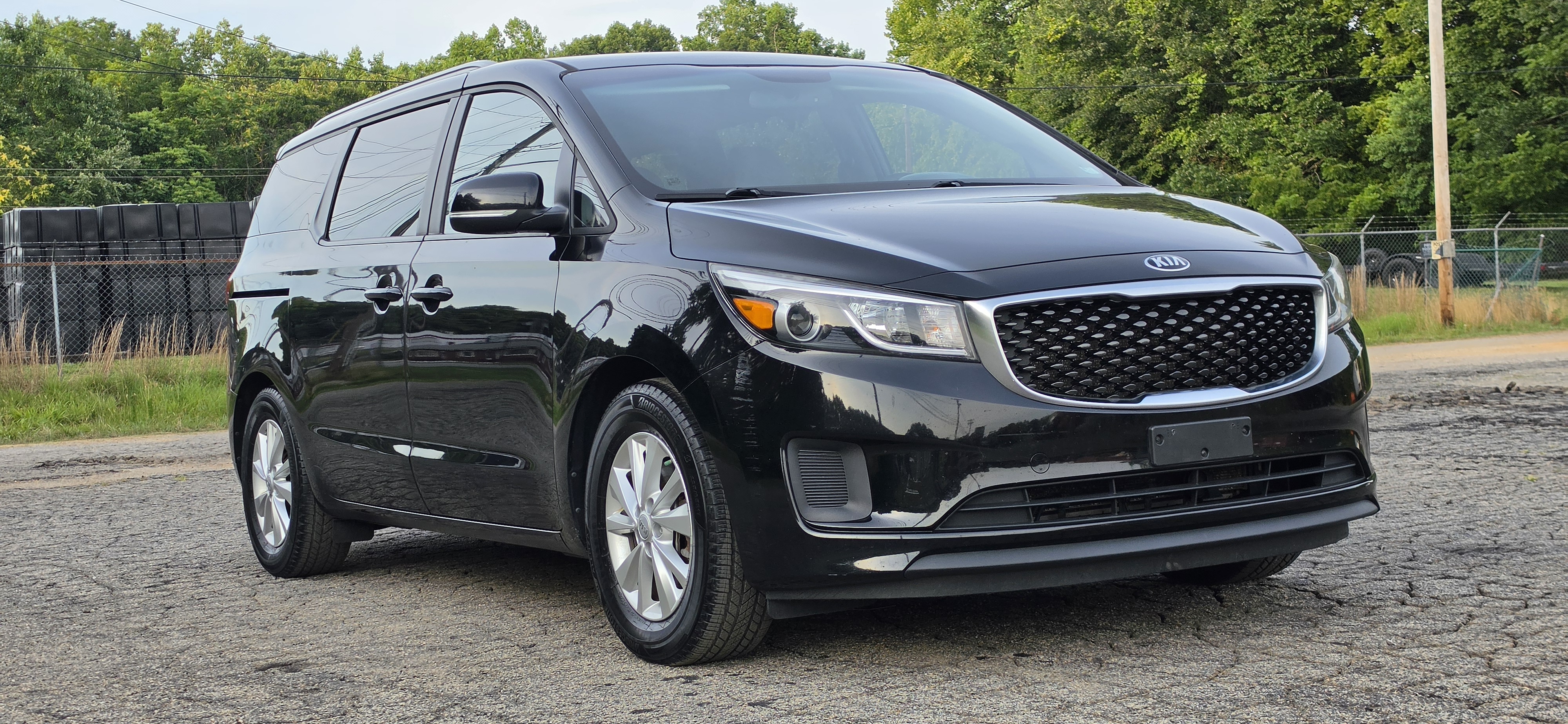 2016 Kia Sedona photo 3