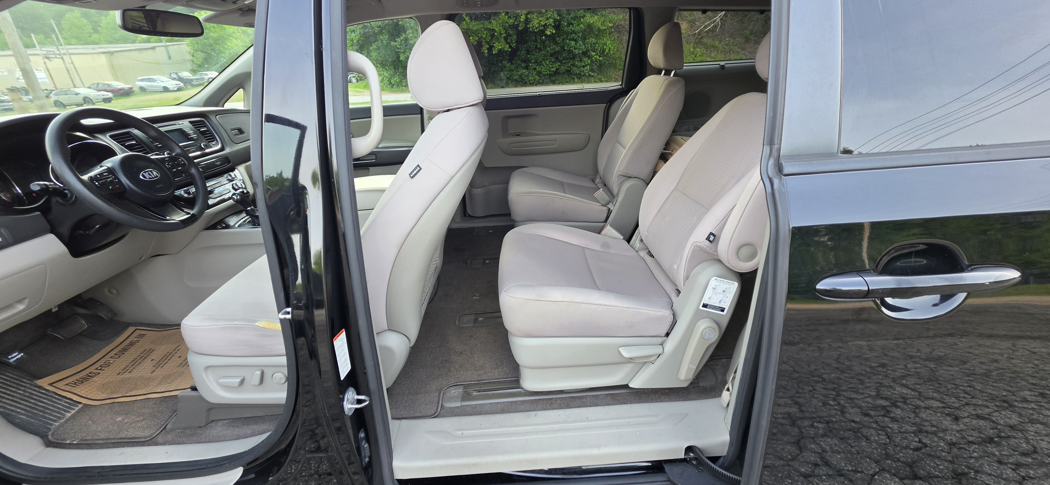 2016 Kia Sedona photo 10