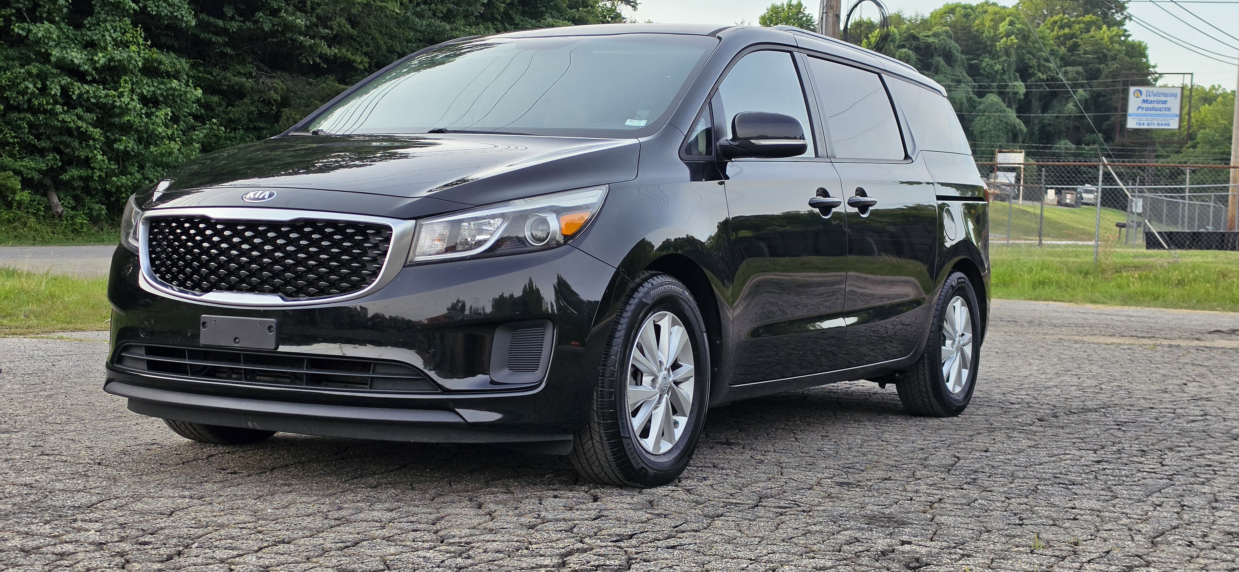 2016 Kia Sedona photo 1