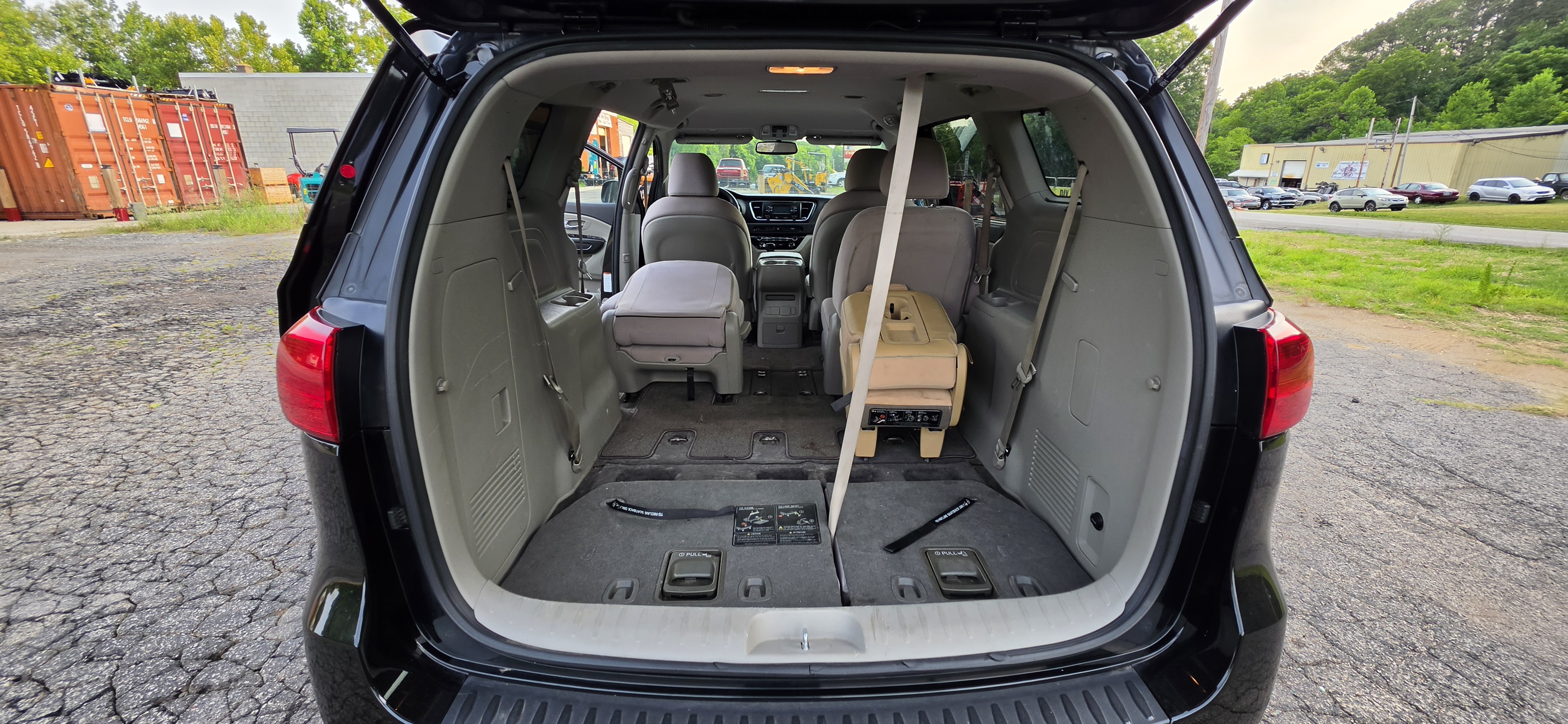 2016 Kia Sedona photo 11