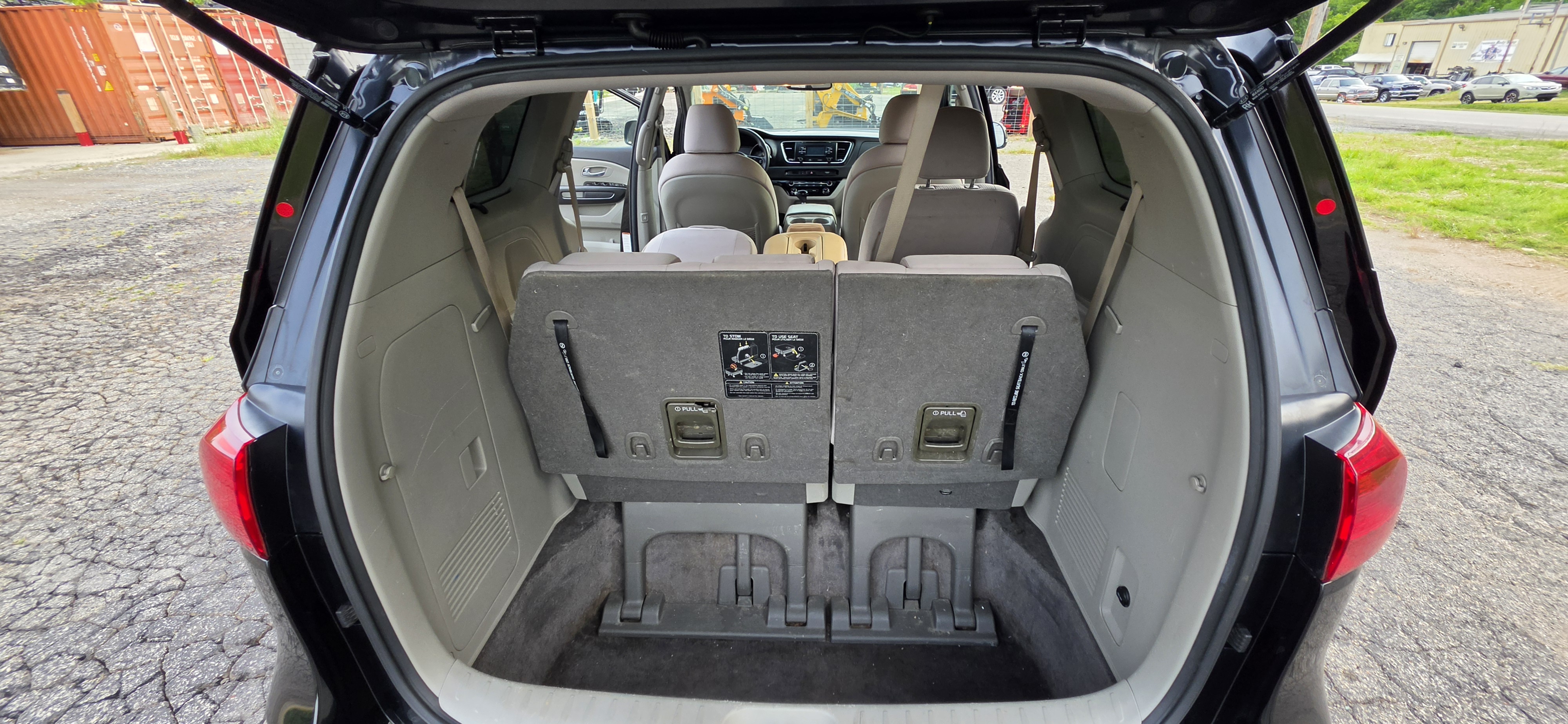 2016 Kia Sedona photo 12