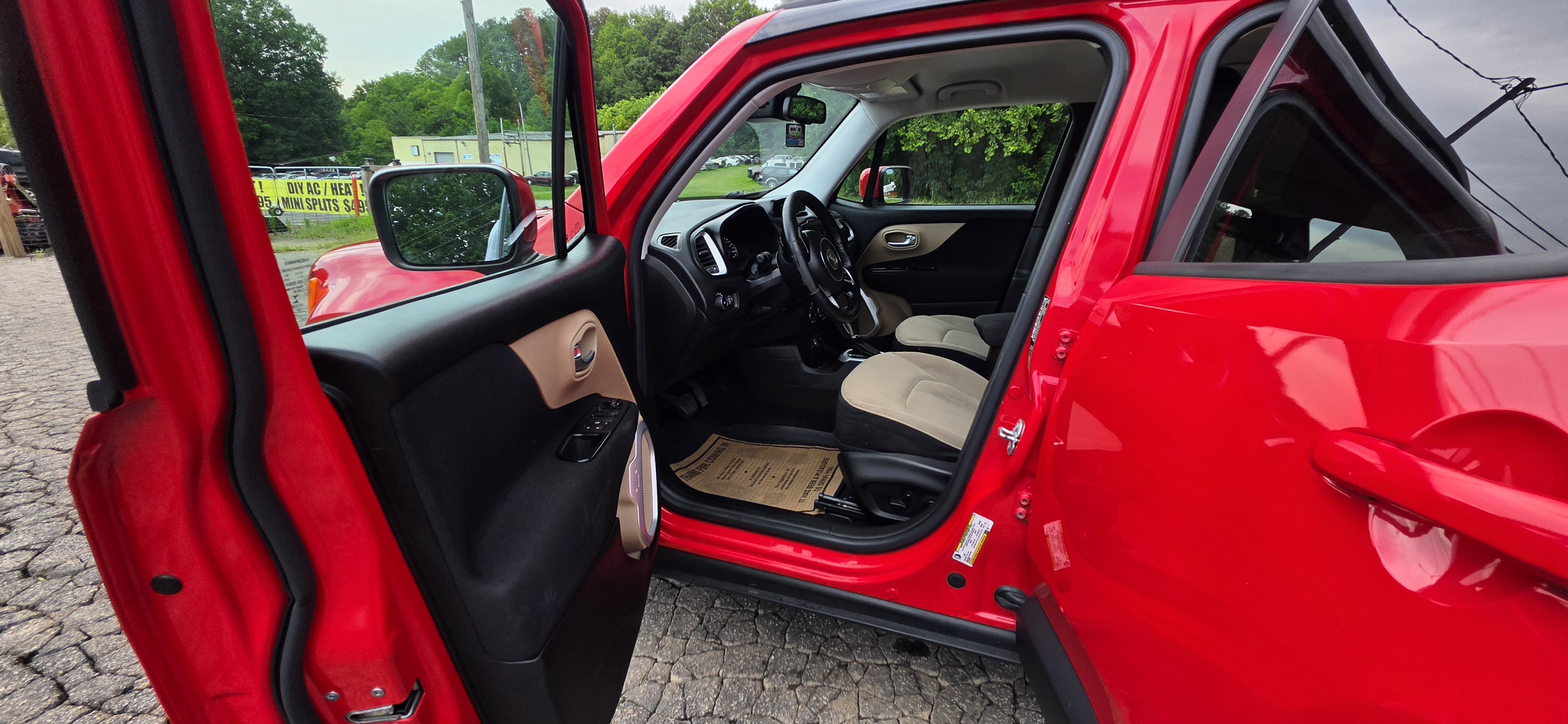 2016 Jeep Renegade photo 9