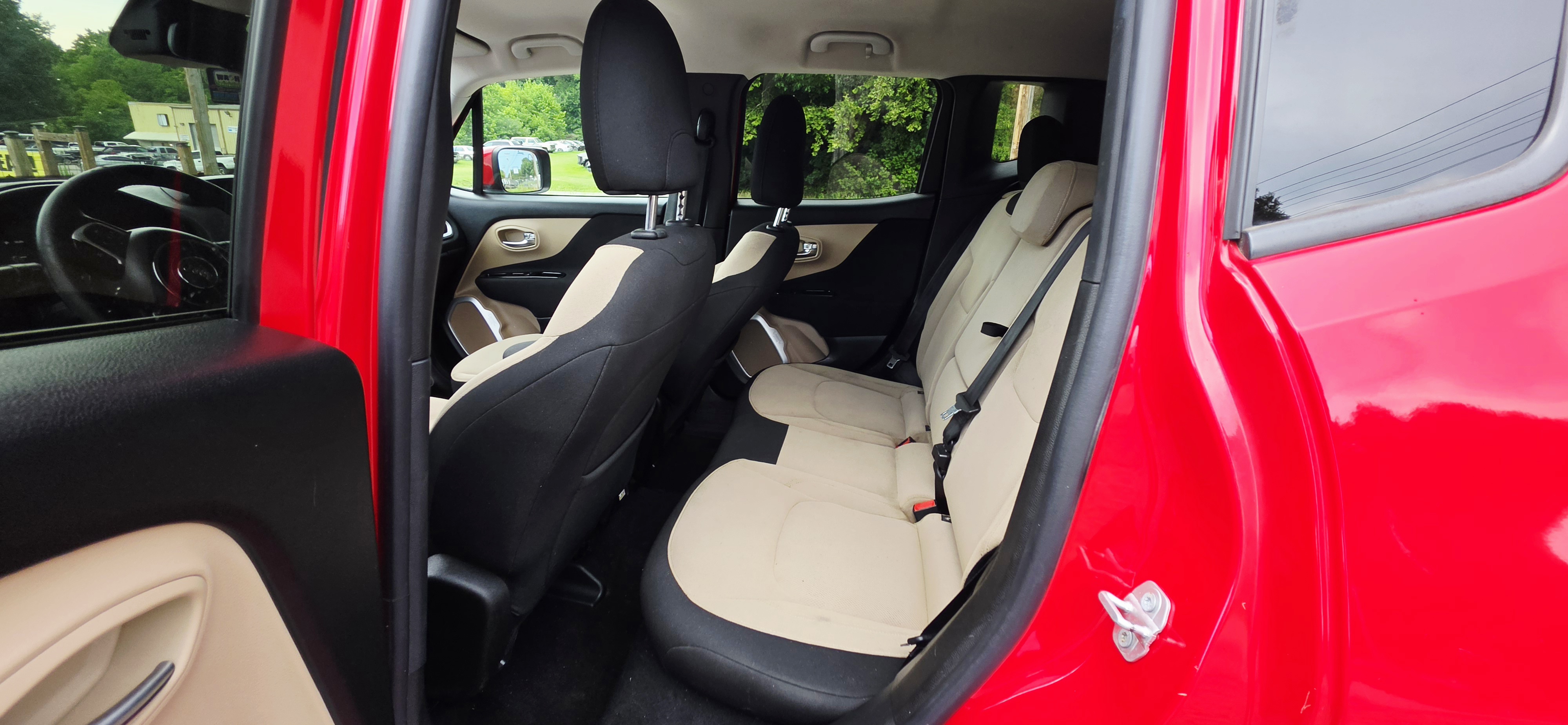 2016 Jeep Renegade photo 11