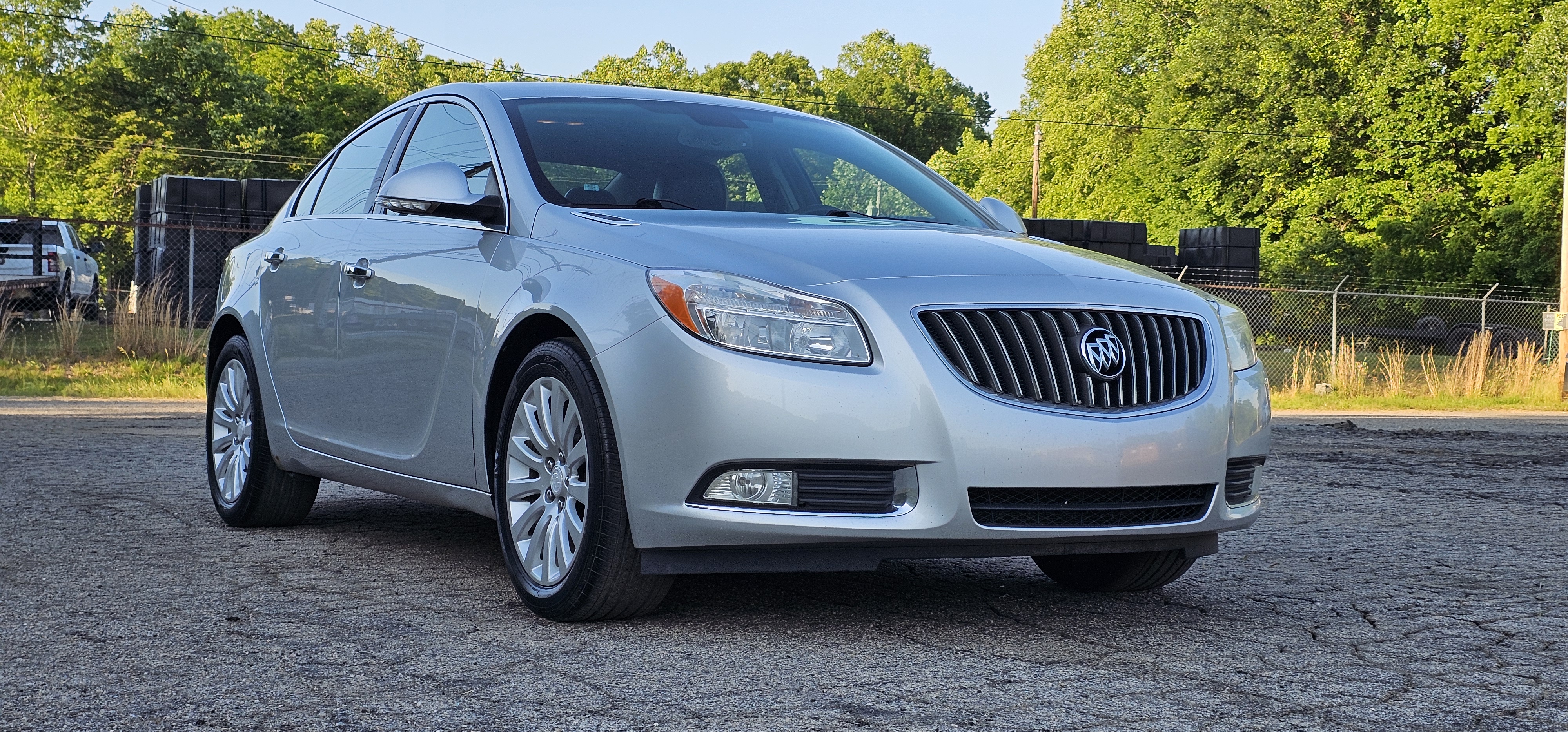 2012 Buick Regal photo 3