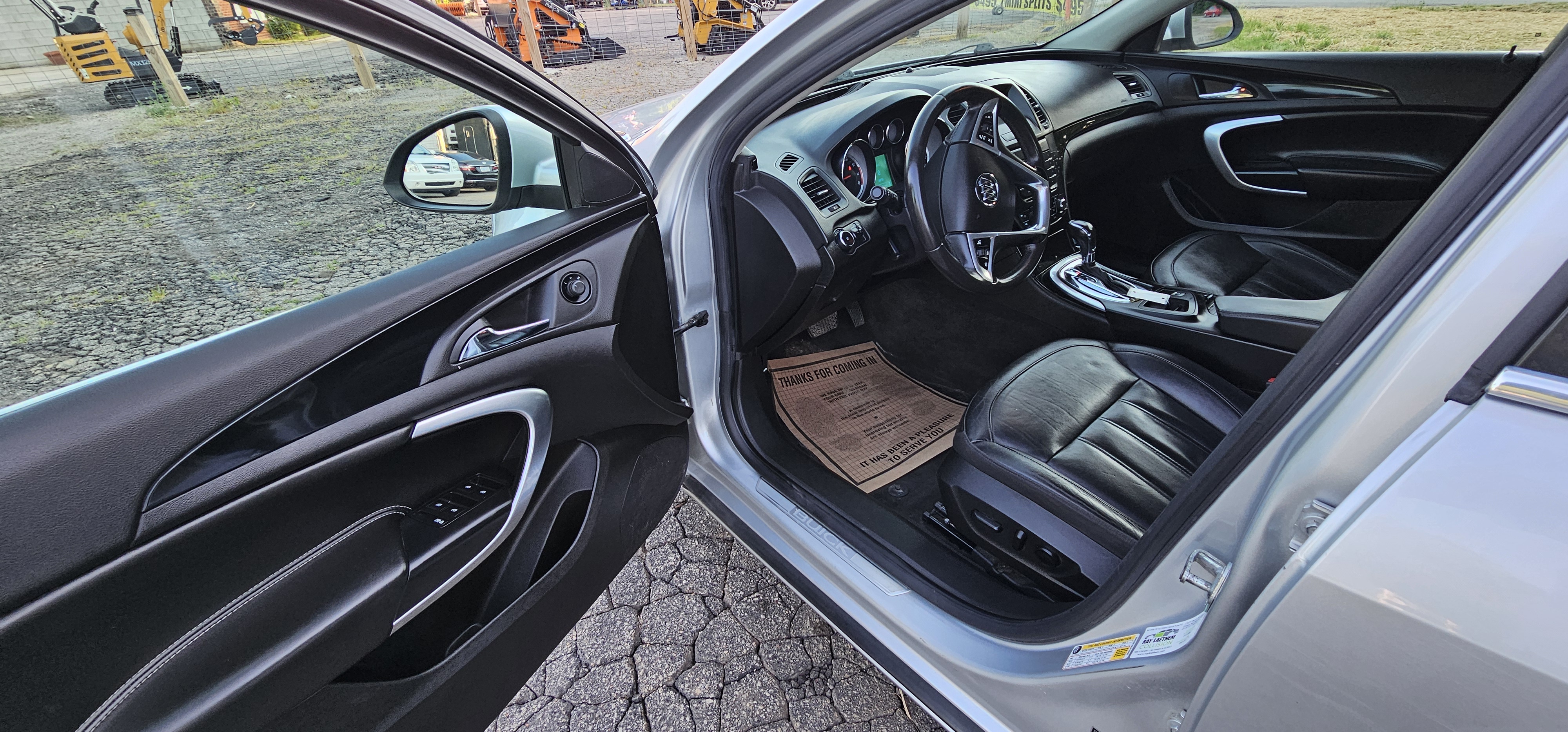 2012 Buick Regal photo 14