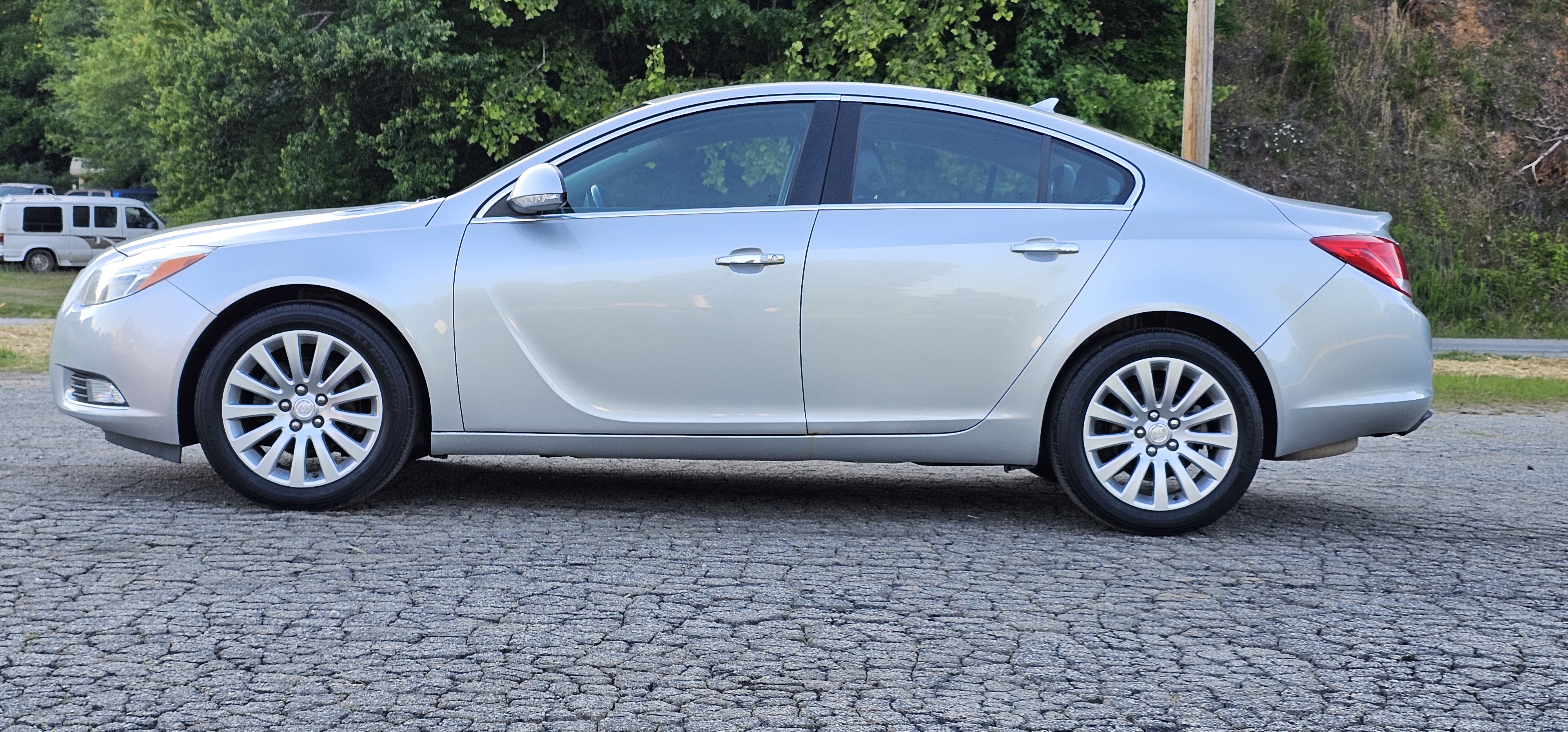 2012 Buick Regal photo 7